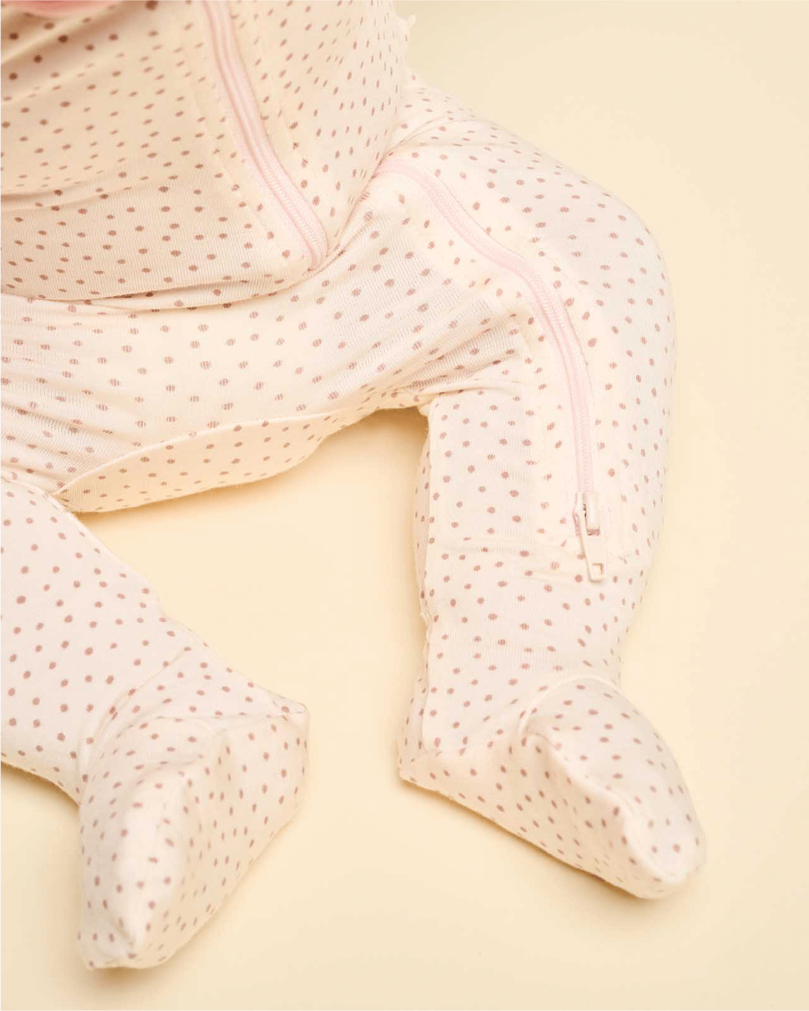 Cushii Cushii Softluxe Zip Footie - Oat Dots