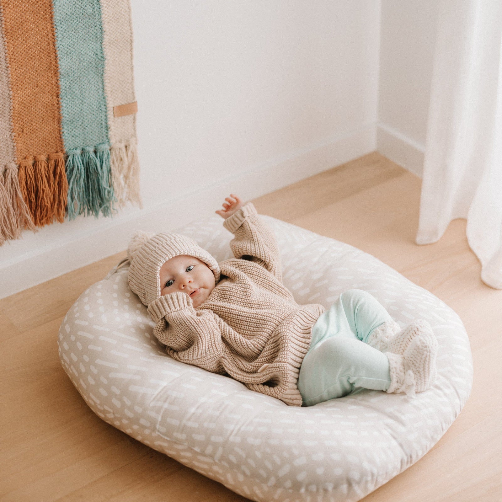 Cushii® - A lightweight, portable baby lounger